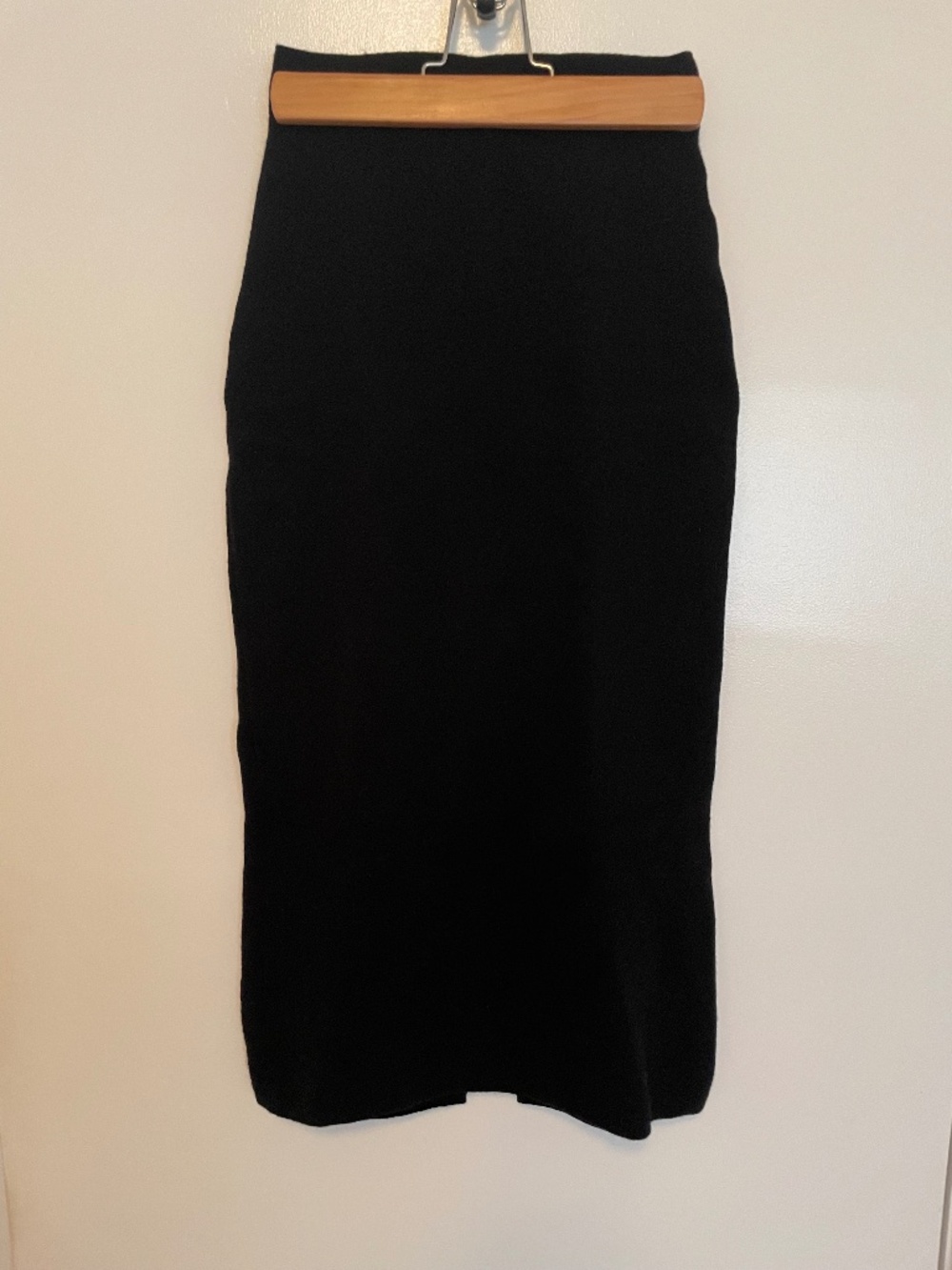 Wool knit pencil skirt in black